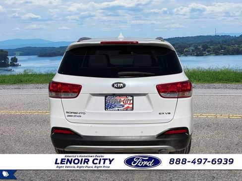 Used 2016 Kia Sorento EX image 4