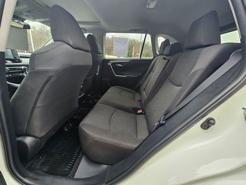 Used 2021 Toyota RAV4 XLE w/ Convenience Package image 14