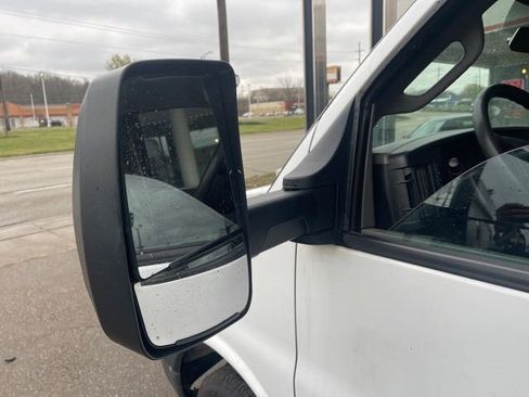 Used 2018 Chevrolet Express 4500 Extended w/ Driver Convenience Package image 8