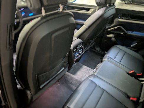 Used 2025 Porsche Cayenne image 21