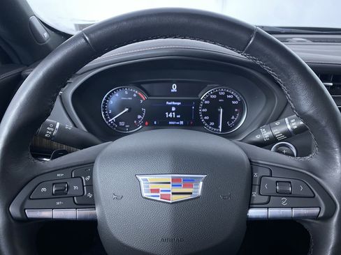 Used 2023 Cadillac XT4 Premium Luxury image 3