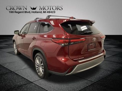 Used 2021 Toyota Highlander Platinum AWD/4WD image 4