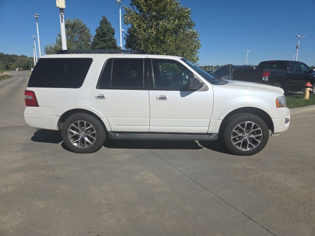 Used 2017 Ford Expedition XLT w/ Equipment Group 202A AWD/4WD image 2