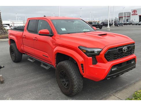 Used 2024 Toyota Tacoma TRD Sport w/ TRD Sport Upgrade Package AWD/4WD image 2