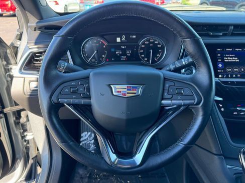Used 2025 Cadillac XT6 Premium Luxury image 22