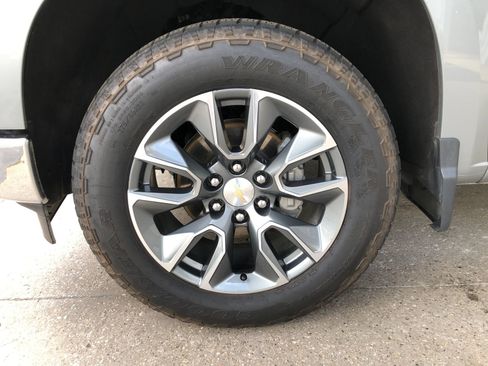 Used 2026 Chevrolet Silverado 1500 LT AWD/4WD image 4