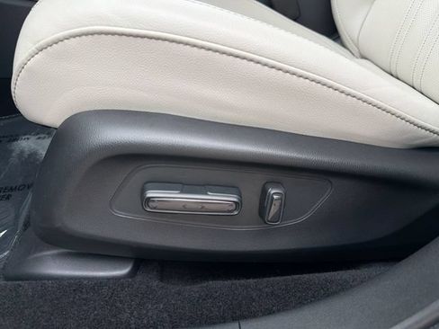 Used 2025 Honda HR-V EX-L image 16