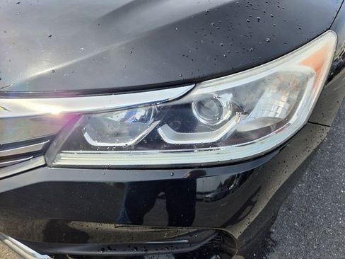Used 2017 Honda Accord EX-L image 19