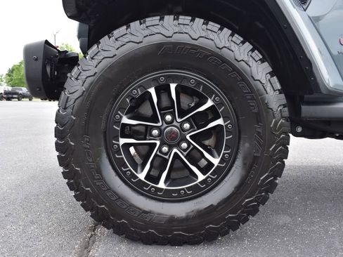 Used 2025 Jeep Wrangler Unlimited Rubicon AWD/4WD image 12