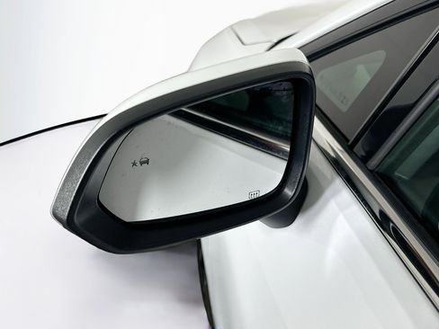 Used 2025 Chevrolet Equinox EV LT image 16