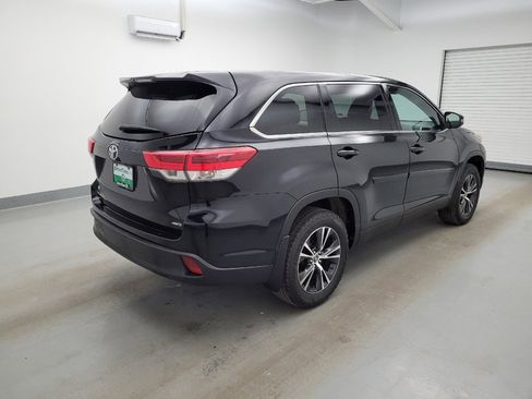 Used 2019 Toyota Highlander LE AWD/4WD image 9