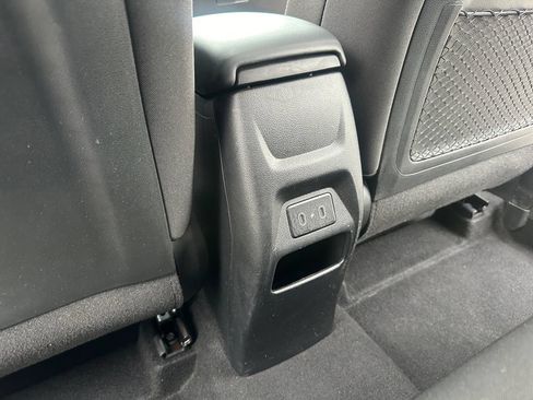 Used 2025 Hyundai Venue SEL FWD image 27