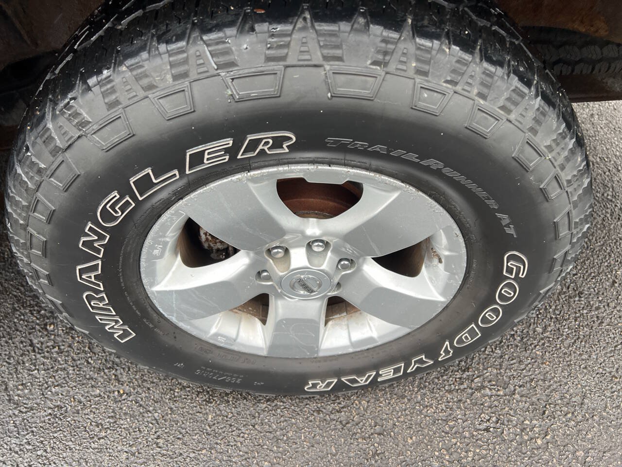 Used 2010 Nissan Frontier SE AWD/4WD image 8