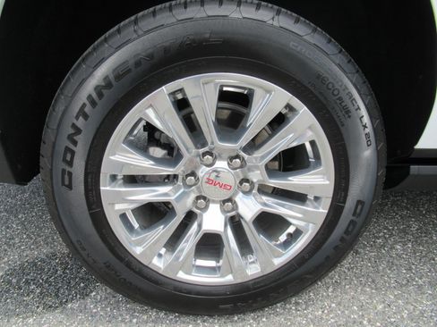 Used 2024 GMC Yukon XL Denali RWD image 8
