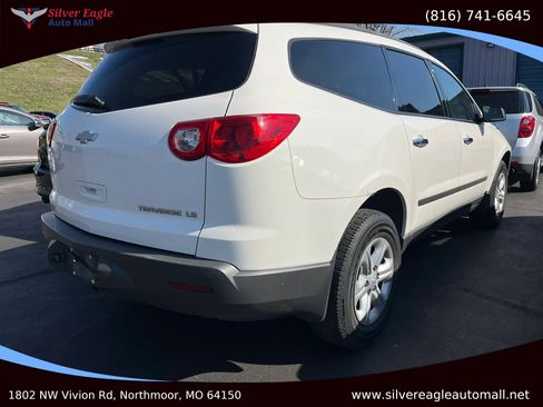 Used 2011 Chevrolet Traverse LS image 4