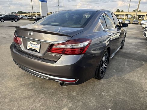 Used 2017 Honda Accord Sport image 4