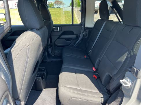 Used 2021 Jeep Wrangler Unlimited Sahara w/ Uconnect 4C Nav & Sound Group AWD/4WD image 28