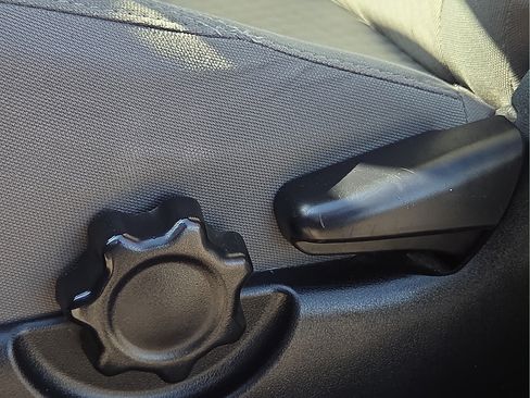 Used 2021 Toyota Tacoma SR w/ SR Convenience Package RWD image 15