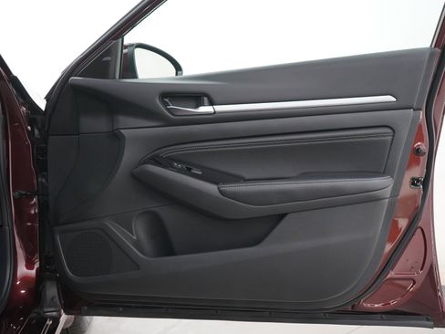 Used 2023 Nissan Altima 2.5 SV w/ SV Premium Package AWD/4WD image 9