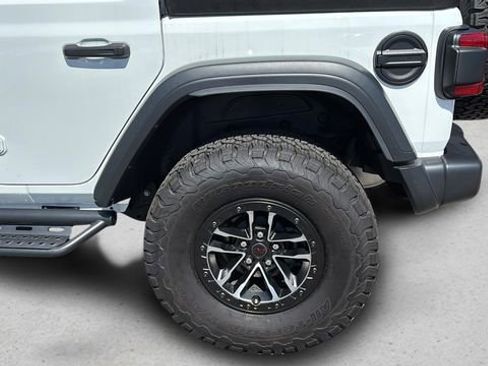 Used 2024 Jeep Wrangler Unlimited Rubicon w/ XTREMEE 35" Tire Package AWD/4WD image 37