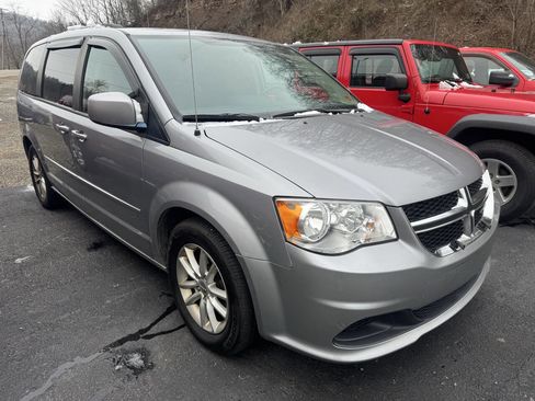 Used 2016 Dodge Grand Caravan SXT w/ Rear Park Assist Package image 3
