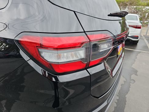 Used 2025 Honda Pilot EX-L image 36