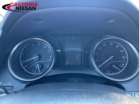 Used 2022 Toyota Camry SE image 40