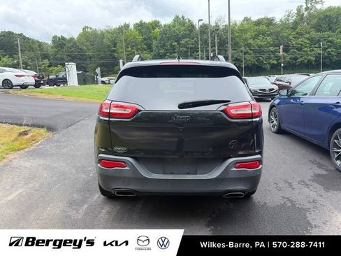 Used 2016 Jeep Cherokee Latitude FWD image 10