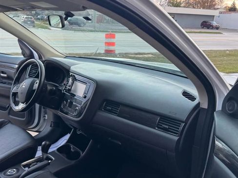 Used 2016 Mitsubishi Outlander SEL image 26