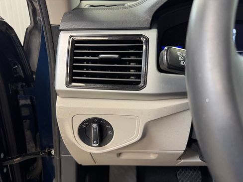 Used 2022 Volkswagen Atlas SE AWD/4WD image 48