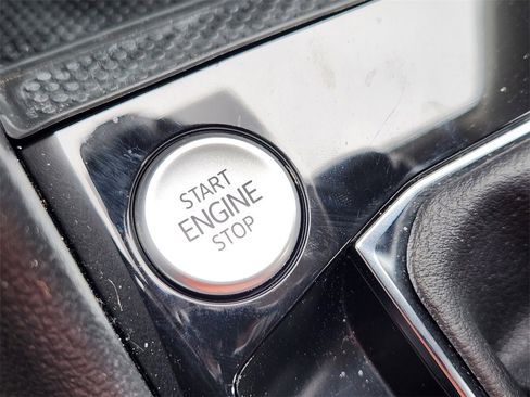 New 2024 Volkswagen Taos SE image 16