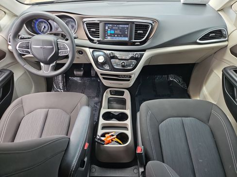 Used 2023 Chrysler Voyager LX FWD image 21
