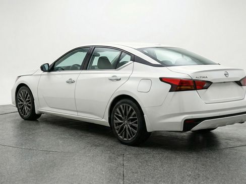Used 2025 Nissan Altima 2.5 SV image 6