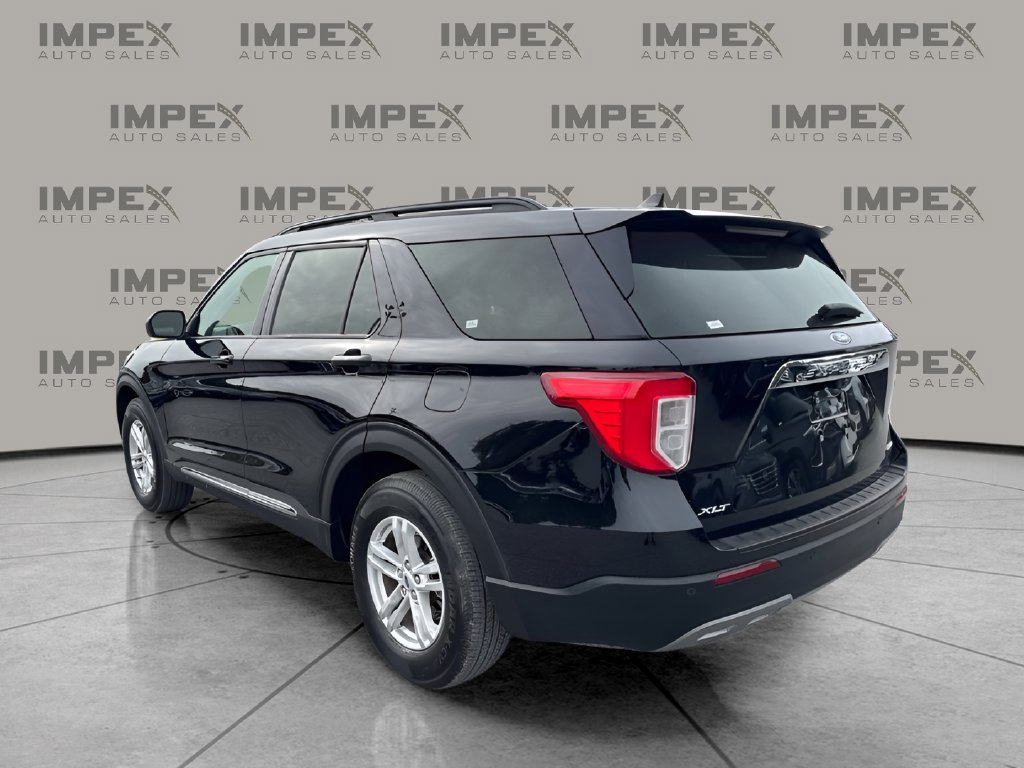 Used 2023 Ford Explorer XLT w/ Equipment Group 202A AWD/4WD image 3