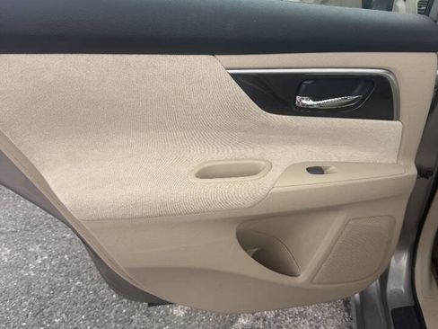 Used 2013 Nissan Altima 2.5 SV FWD image 8