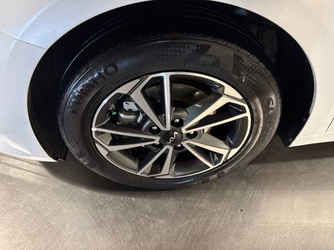 Certified 2023 Kia Forte LXS w/ LXS Technology Package image 11