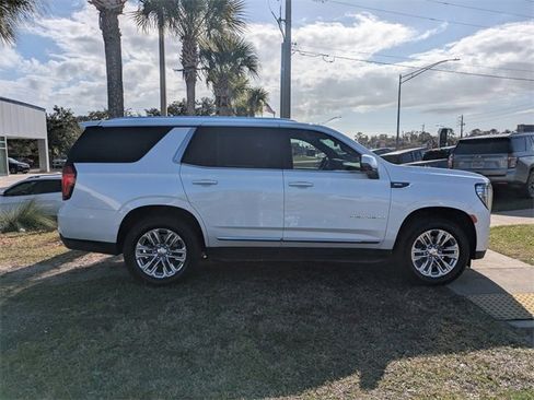 Used 2023 GMC Yukon SLT w/ SLT Luxury Package image 2