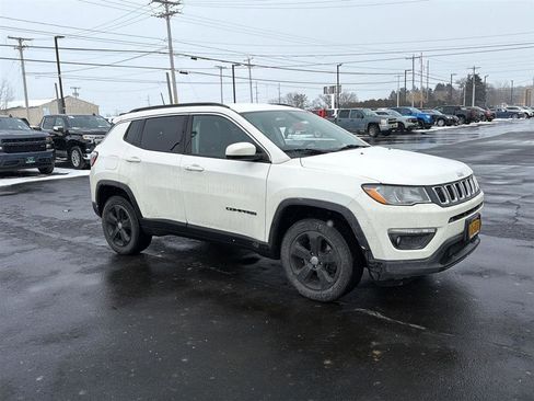Used 2019 Jeep Compass Latitude image 2