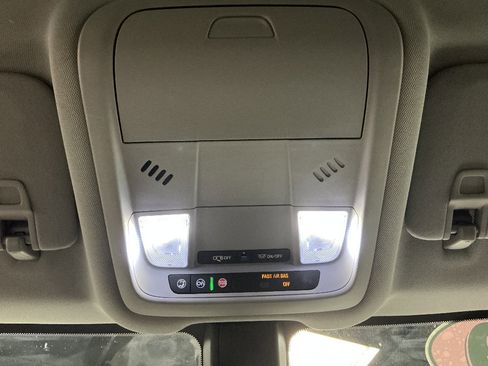 Used 2019 Chevrolet Equinox LT FWD image 17