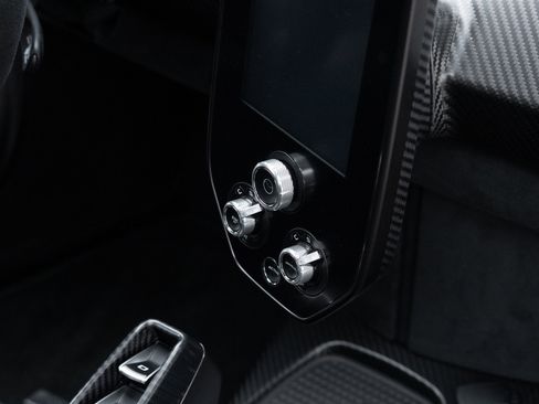 Used 2019 McLaren Senna image 82