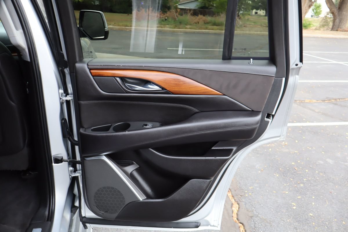 Used 2016 Cadillac Escalade Luxury AWD/4WD image 26