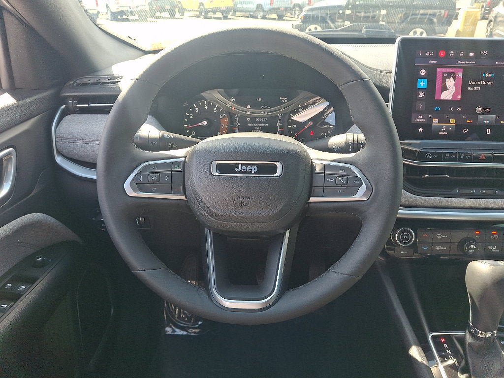 Used 2023 Jeep Compass Latitude AWD/4WD image 19