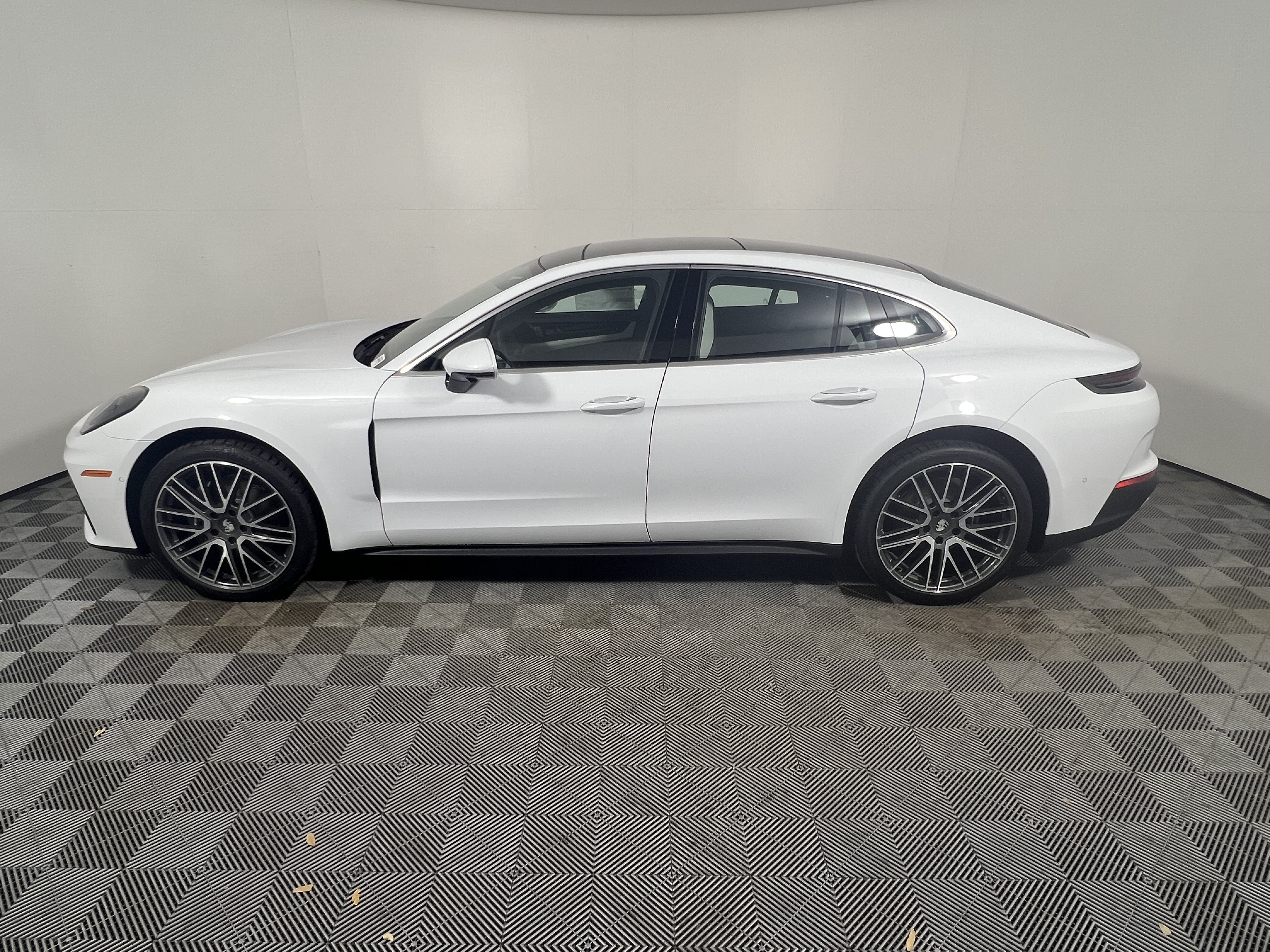New 2026 Porsche Panamera RWD image 2