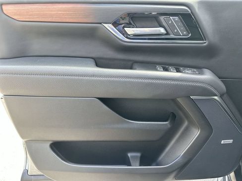 Certified 2025 GMC Yukon Denali AWD/4WD image 22