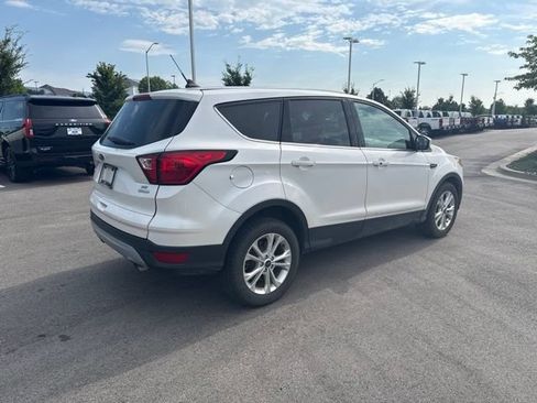 Used 2019 Ford Escape SE FWD image 3