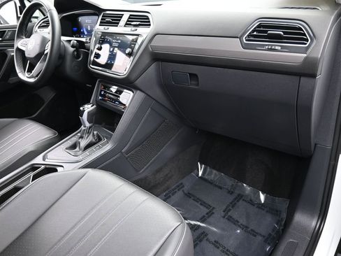Used 2023 Volkswagen Tiguan SE image 44