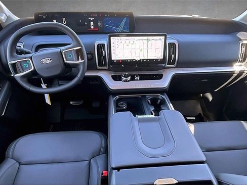 New 2026 Ford Expedition Active image 5