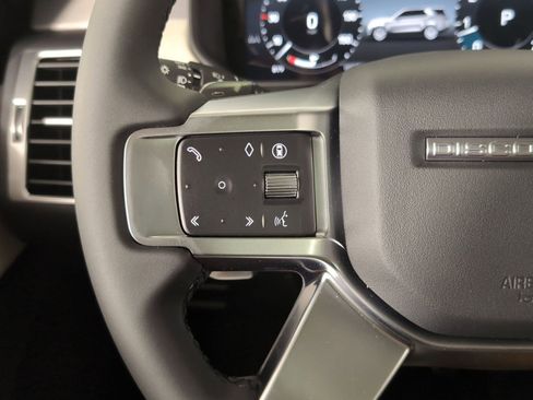 Used 2025 Land Rover Discovery Dynamic SE image 15