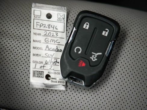 Used 2023 GMC Acadia SLT w/ Preferred Package image 36