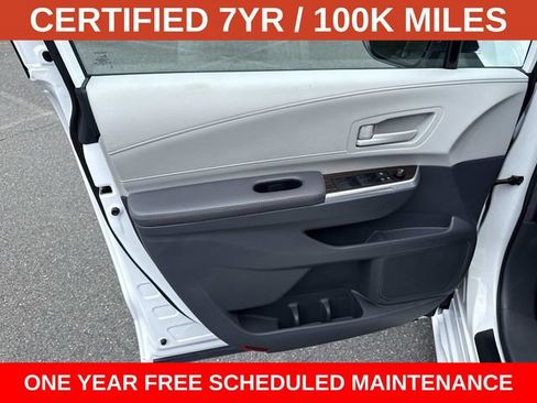 Used 2024 Toyota Sienna LE AWD/4WD image 13